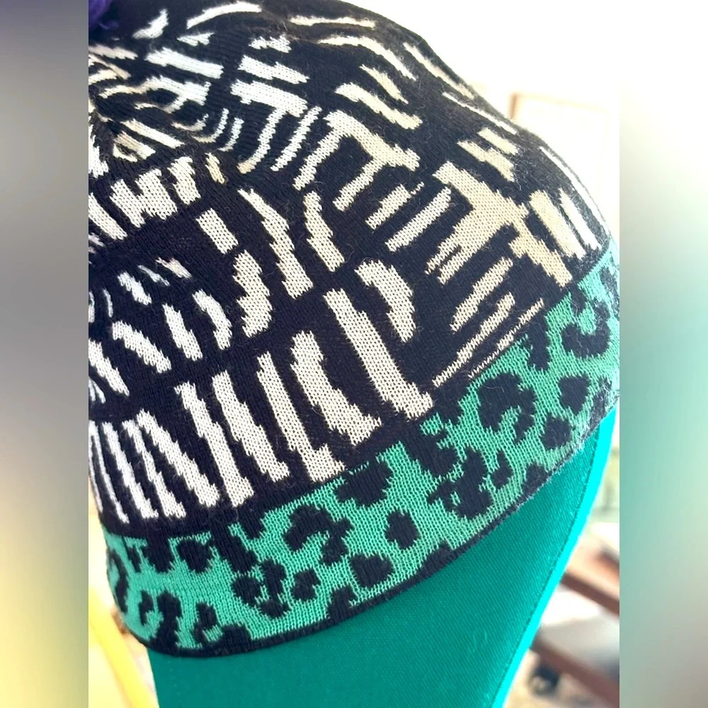 NWT Pistil Abstract Patterned Beanie. Women’s Graphic | Black | Dopamine |